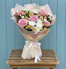 Букет цветов из:  Гвоздики, Орхидеи и Розы в Подкумке