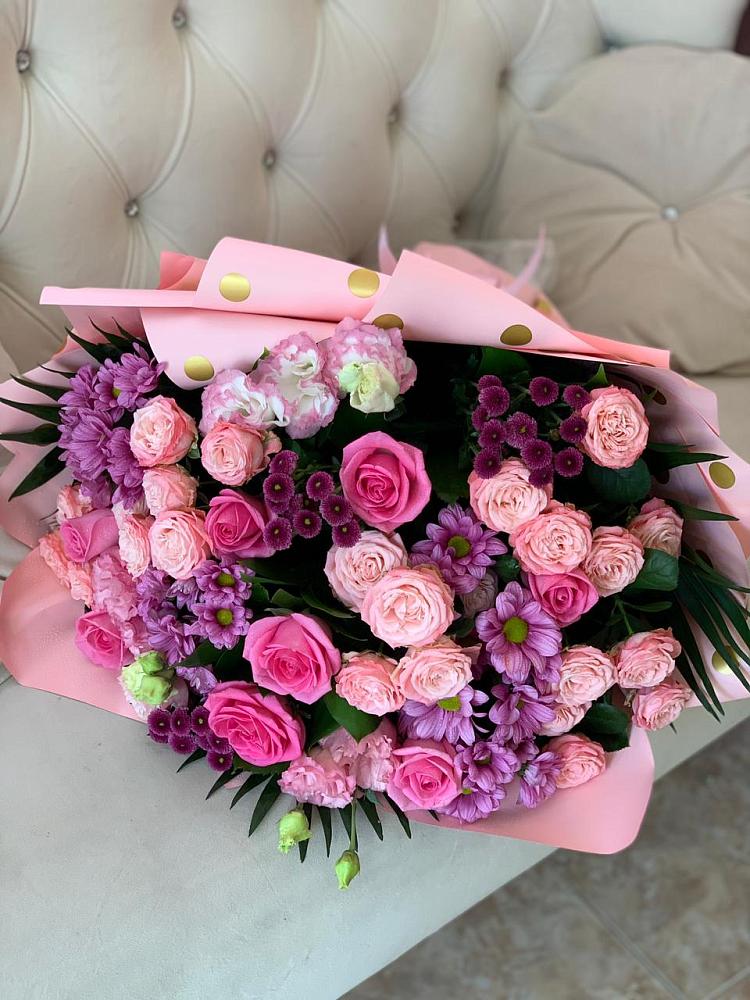 Букет цветов из: Хризантемы, Розы и Лизиантусы в Подкумке