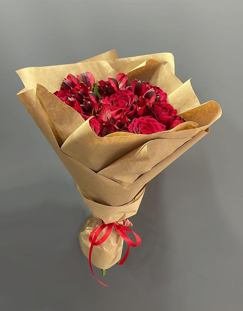 Букет цветов из: Альстромерии и Розы в Подкумке