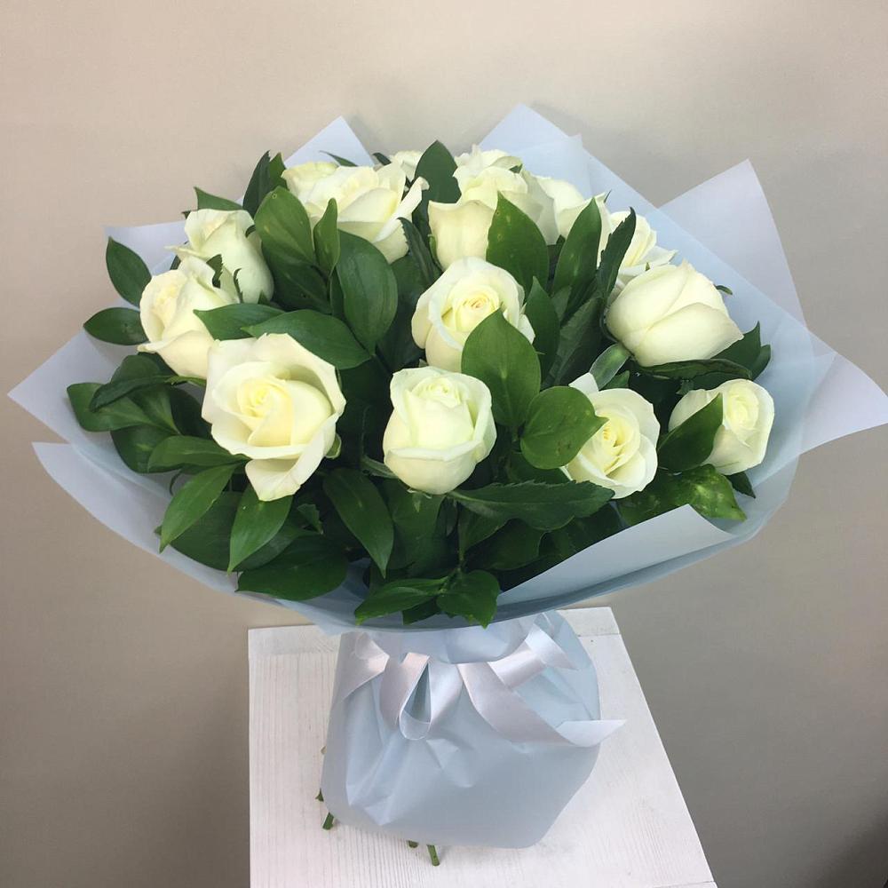 Букет 15 Белых роз Проуд в Подкумке