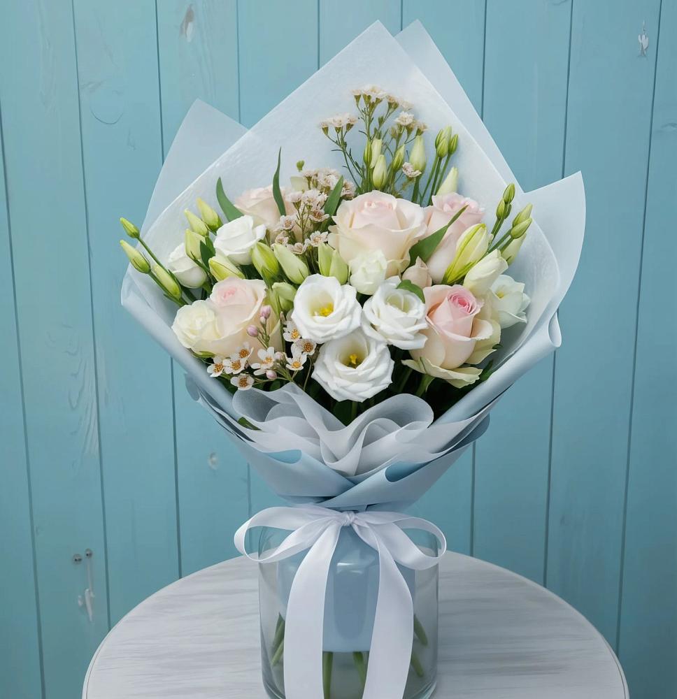 Букет цветов из: Розы и Лизиантусы в Подкумке