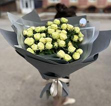 Букет Белые кустовые розы Солинеро в Подкумке