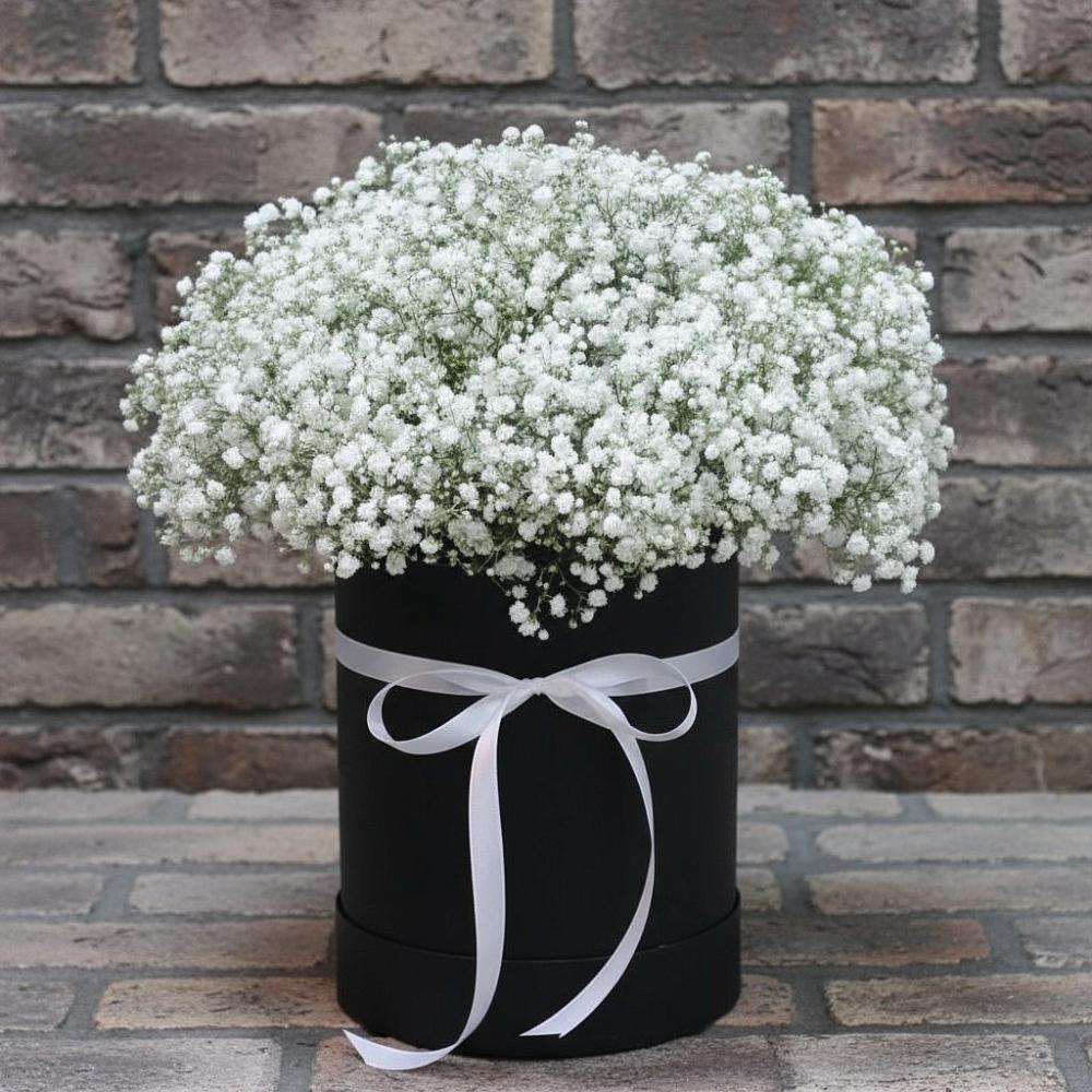 Цветочная композиция из Гипсофила в шляпной коробке в Подкумке