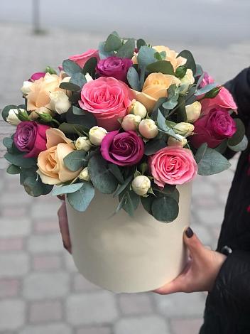 Цветочная композиция из Розы в шляпной коробке в Подкумке