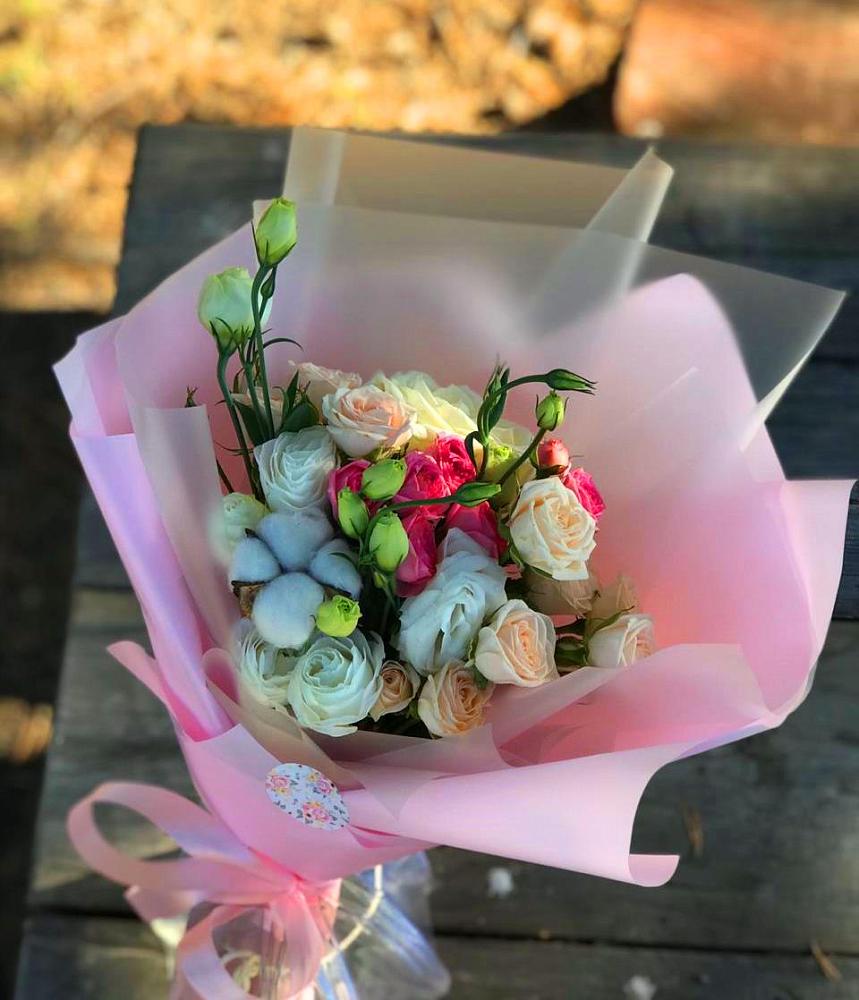 Букет цветов из: Розы и Лизиантусы в Подкумке