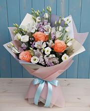 Букет цветов из:  Лизиантусы, Розы, Альстромерии и Гипсофила в Подкумке