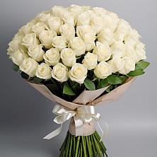 Букет 101 беля роза Белоснежка в Подкумке