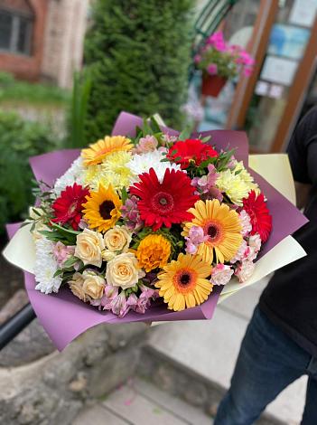Букет цветов из: Герберы, Ромашки, Хризантемы, Розы и Подсолнухи в Подкумке