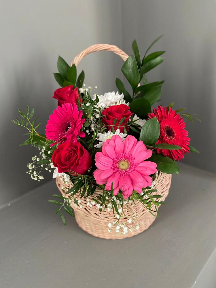 Цветочная композиция из Розы, Хризантемы и Герберы в корзине в Подкумке