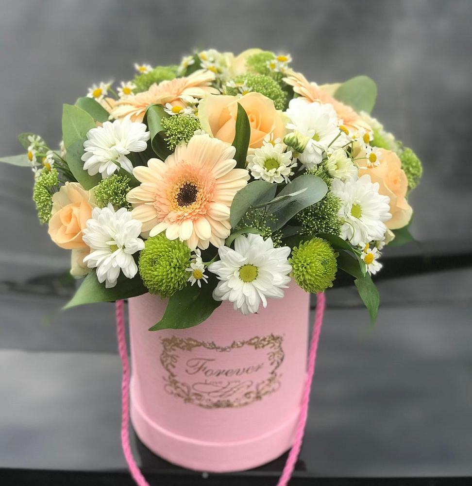 Цветочная композиция из Розы, Герберы и Хризантемы в шляпной коробке в Подкумке