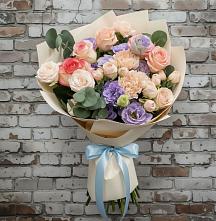 Букет цветов из:  Розы, Лизиантусы и Гвоздики в Подкумке