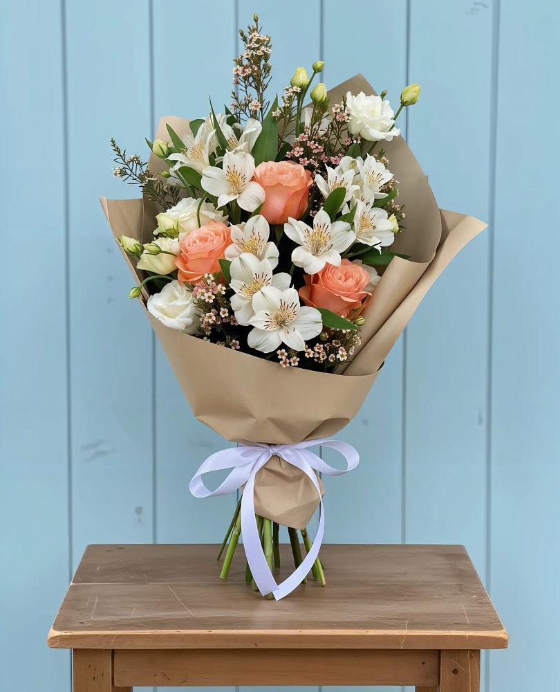 Букет цветов из: Альстромерии, Лизиантусы, Розы и Хризантемы в Подкумке