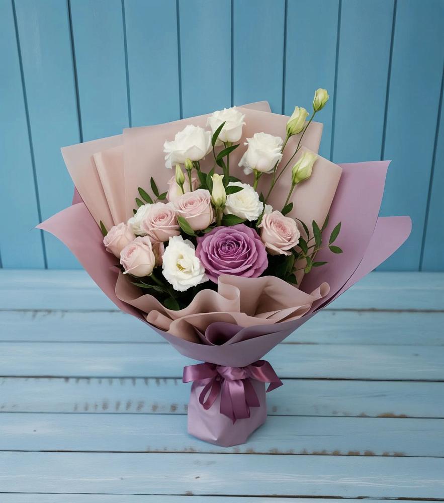 Букет цветов из: Розы и Лизиантусы в Подкумке